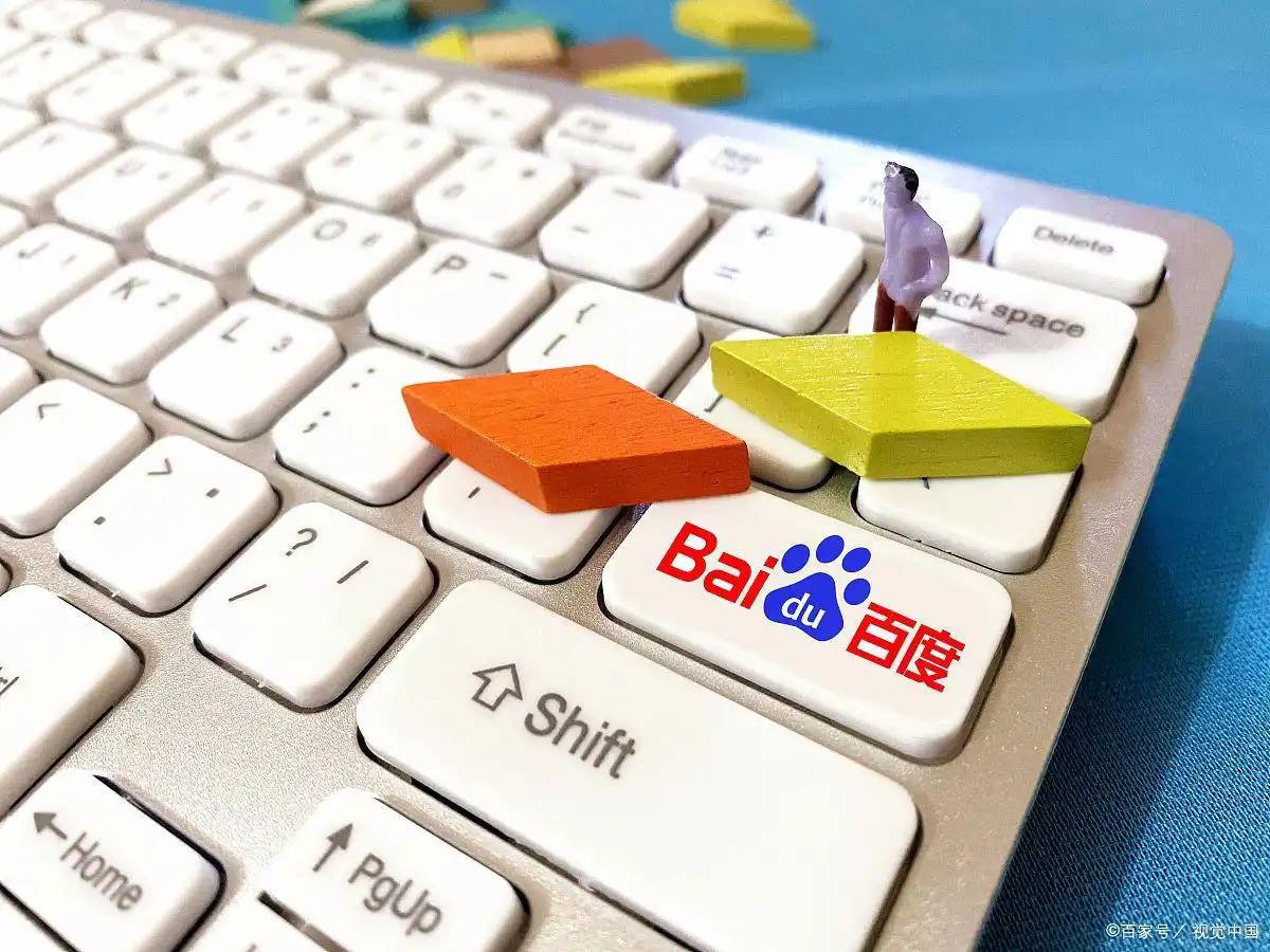 成都七中校服潮到巴黎时装周